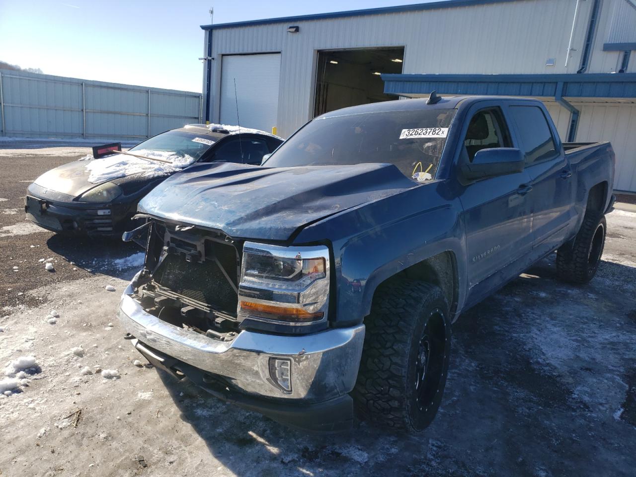 Photo 2 from auction – 2016 CHEVROLET SILVERADO with VIN 3GCUKREC7GG262185