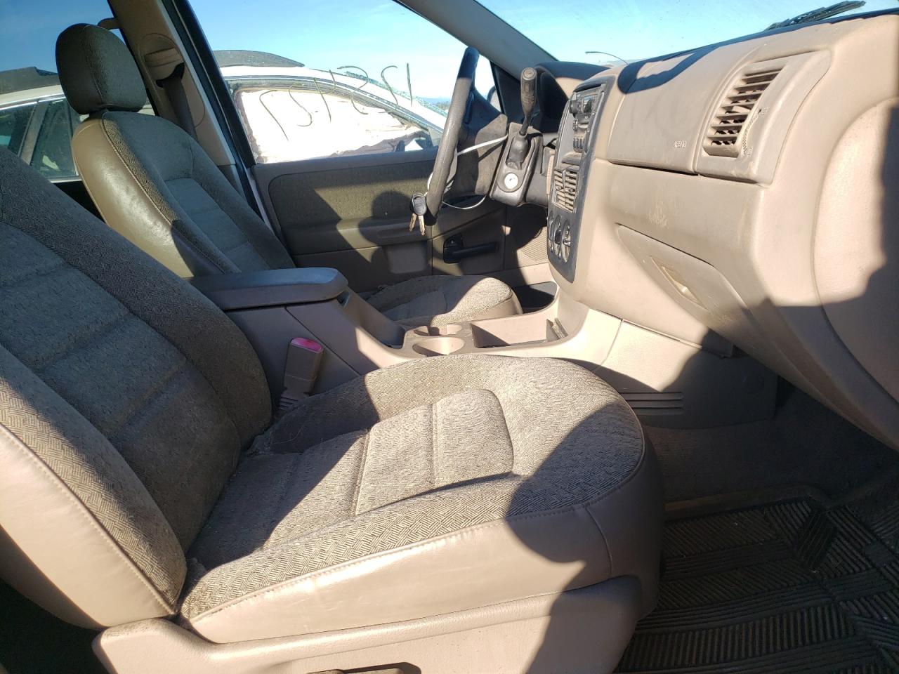 Photo 5 from auction – 2004 FORD EXPLORER X with VIN 1FMZU72K24ZA49538