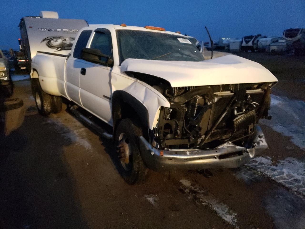 CHEVROLET SILVERADO 2001 with VIN 1GCJK39G11E317757 - Photo from auction