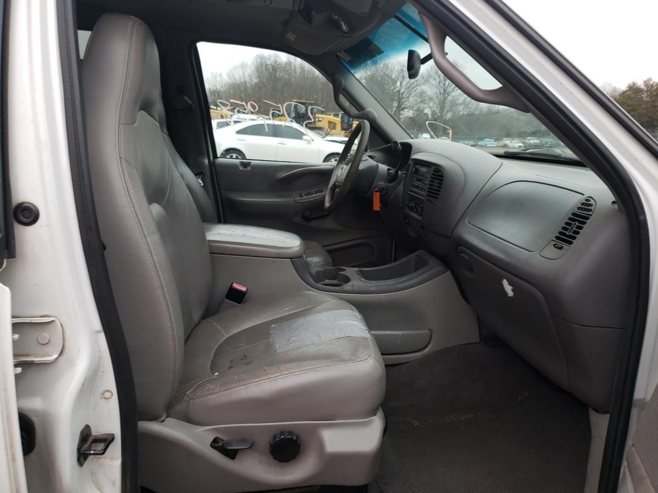 Photo 5 from auction – 2001 FORD EXPEDITION with VIN 1FMPU16L41LB13228