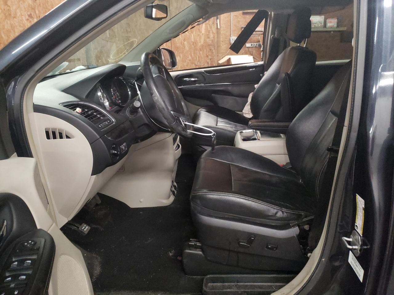 Photo 5 from auction – 2013 CHRYSLER TOWN & COU with VIN 2C4RC1BG2DR775801