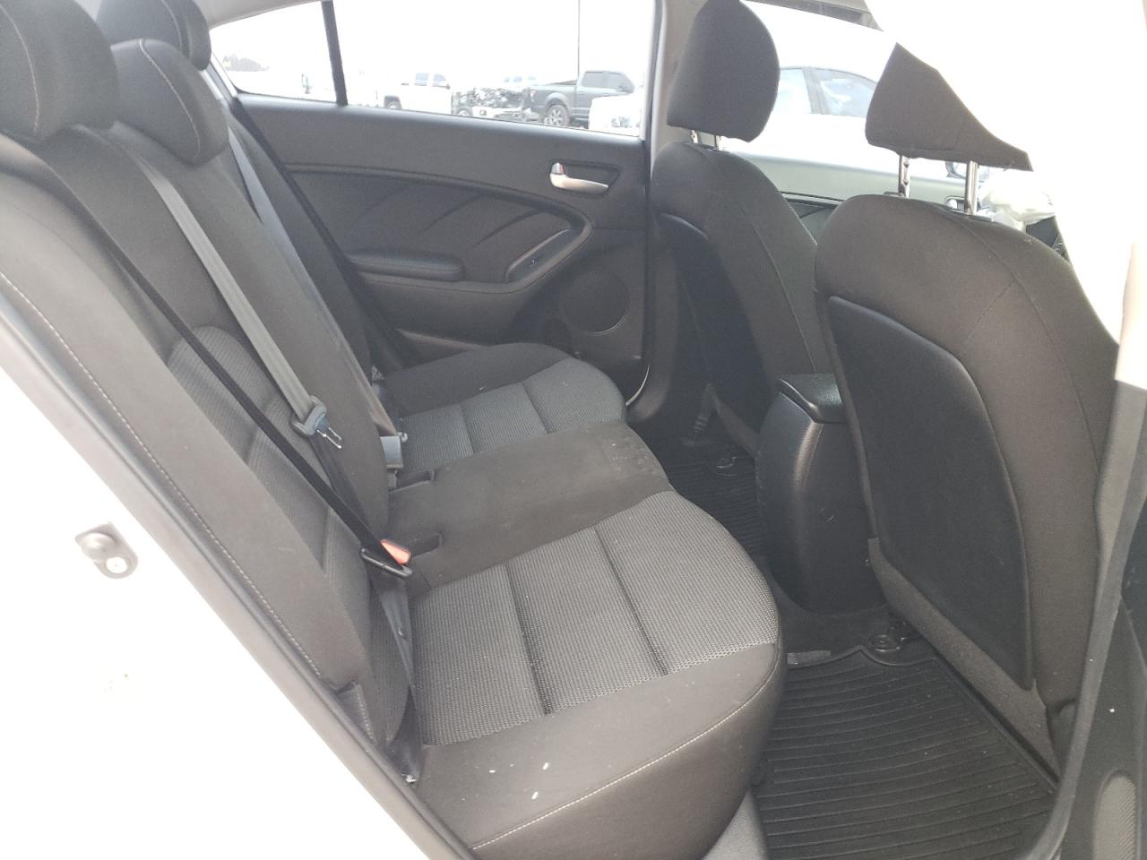 Photo 6 from auction – 2017 KIA FORTE LX with VIN 3KPFK4A72HE019711