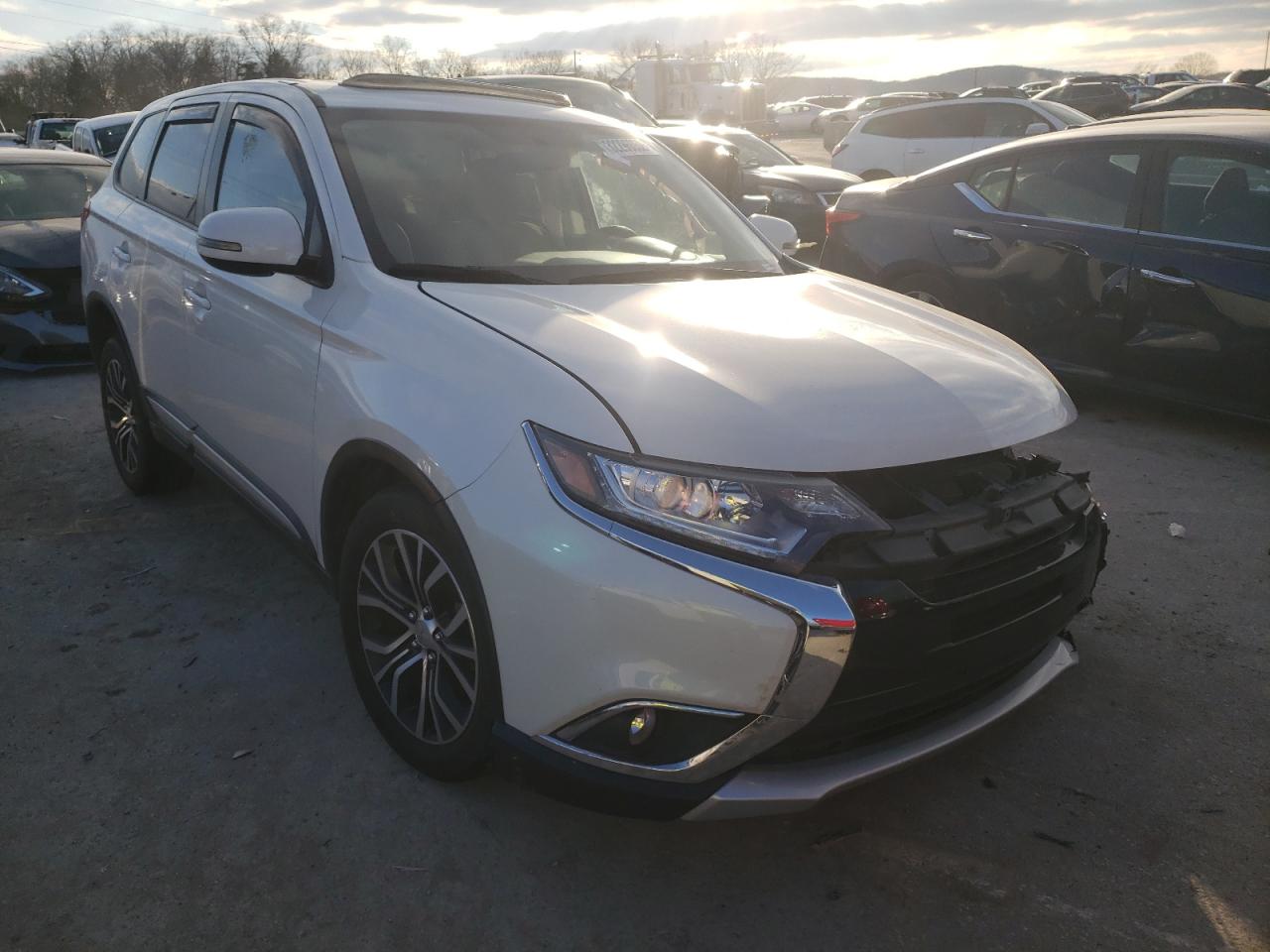 MITSUBISHI OUTLANDER 2018 with VIN JA4AD3A38JZ033712 - Photo from auction
