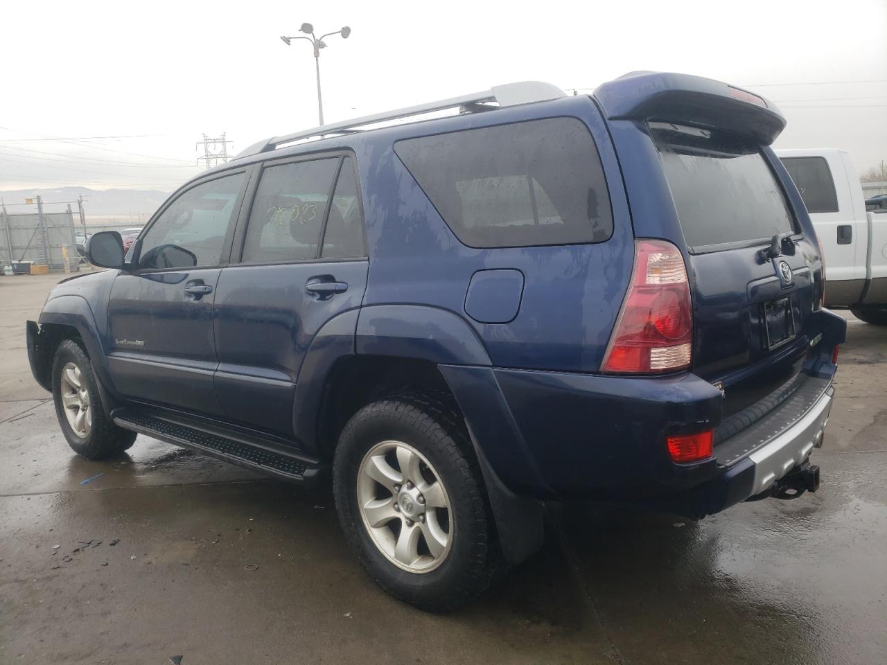 Photo 3 from auction – 2005 TOYOTA 4RUNNER SR with VIN JTEBT14R058026942