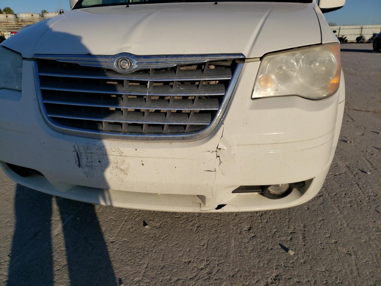 Photo 9 from auction – 2010 CHRYSLER TOWN & COU with VIN 2A4RR5D17AR307034