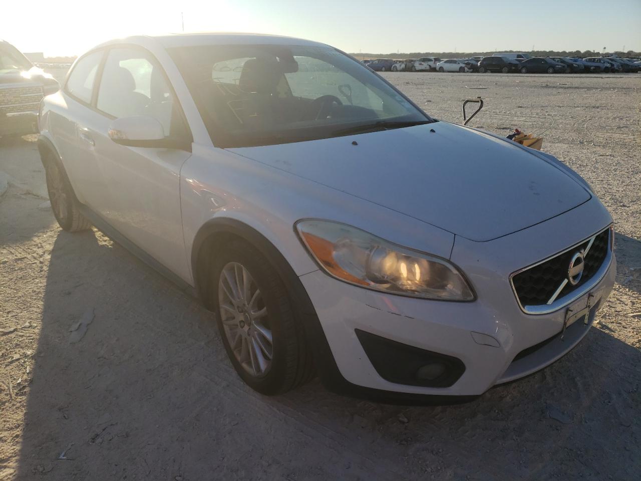 VOLVO C30 T5 2011 z numerem VIN YV1672MK0B2207471 - Zdjęcie z aukcji