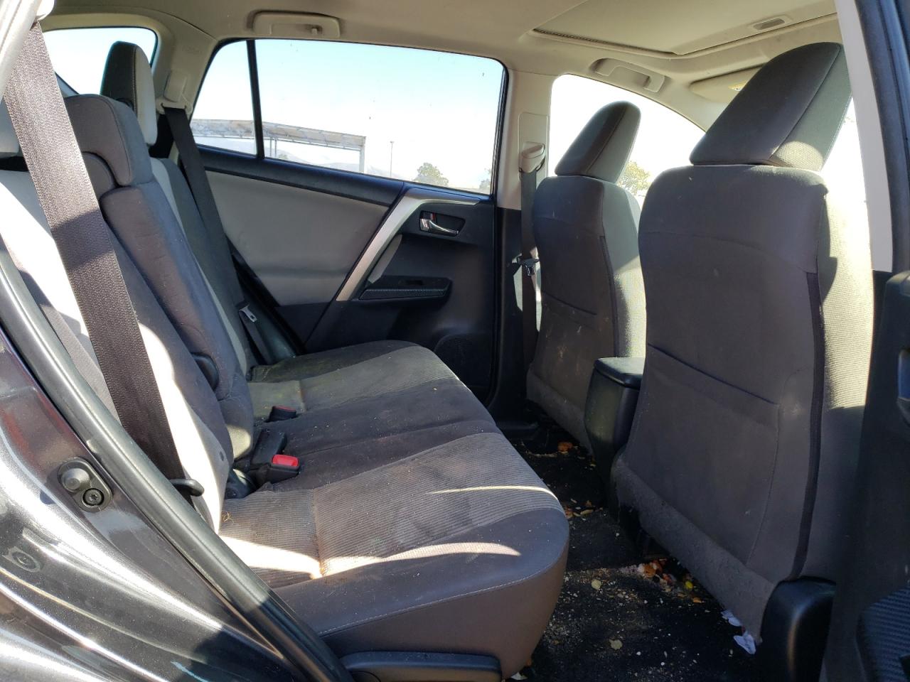 Photo 6 from auction – 2014 TOYOTA RAV4 XLE with VIN JTMRFREV0EJ003576