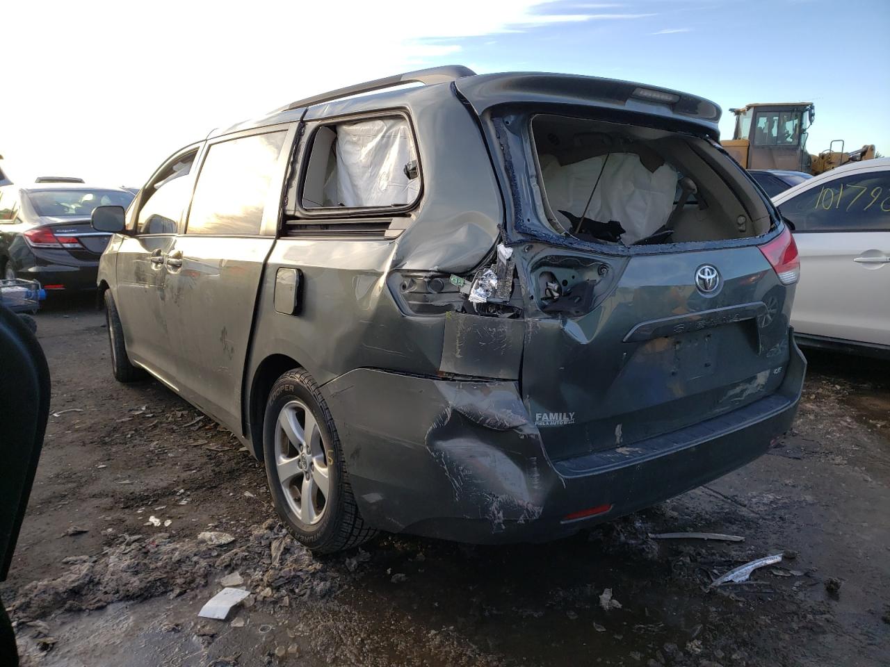 Photo 3 from auction – 2013 TOYOTA SIENNA LE with VIN 5TDKK3DC3DS306928