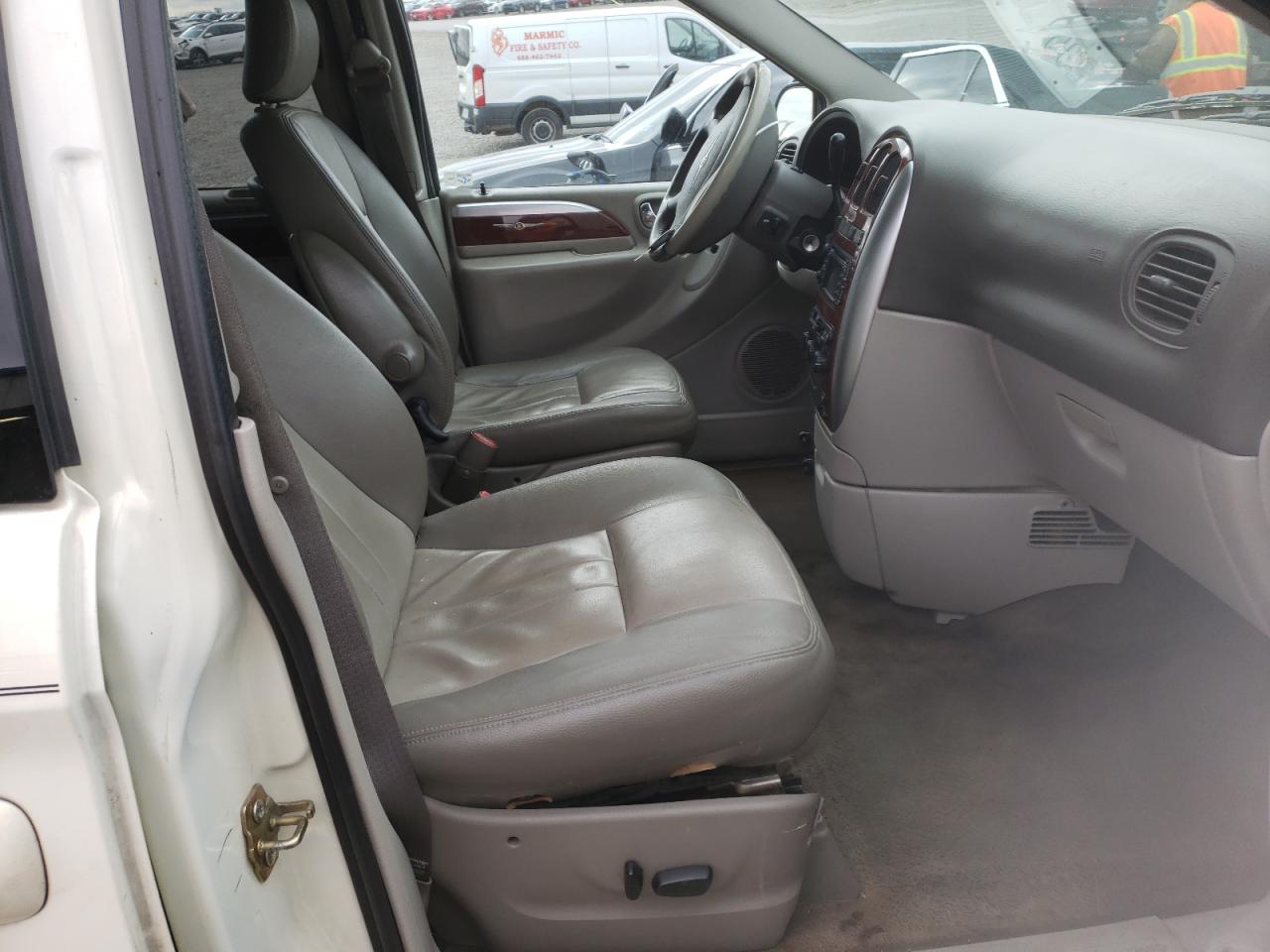 Photo 5 from auction – 2007 CHRYSLER TOWN & COU with VIN 2A8GP54L67R193565