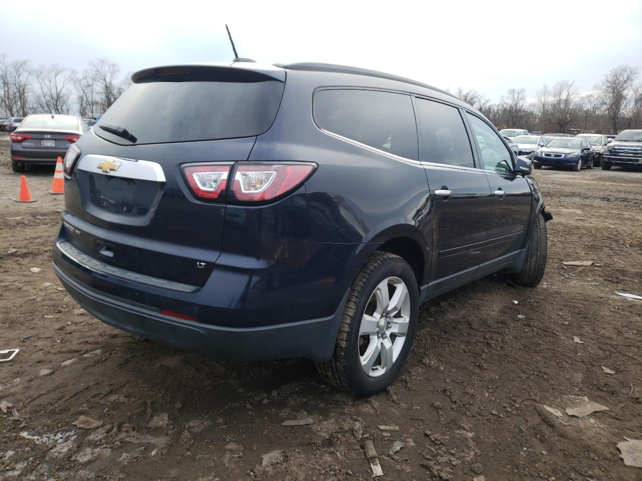 Photo 4 from auction – 2017 CHEVROLET TRAVERSE L with VIN 1GNKVGKD9HJ147479