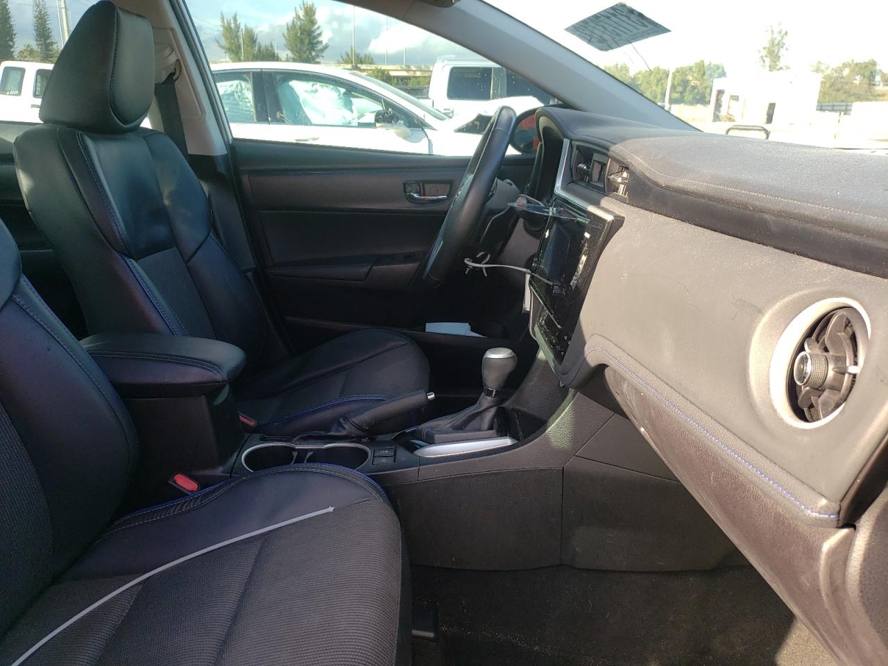 Photo 5 from auction – 2017 TOYOTA COROLLA L with VIN 5YFBURHE4HP591193