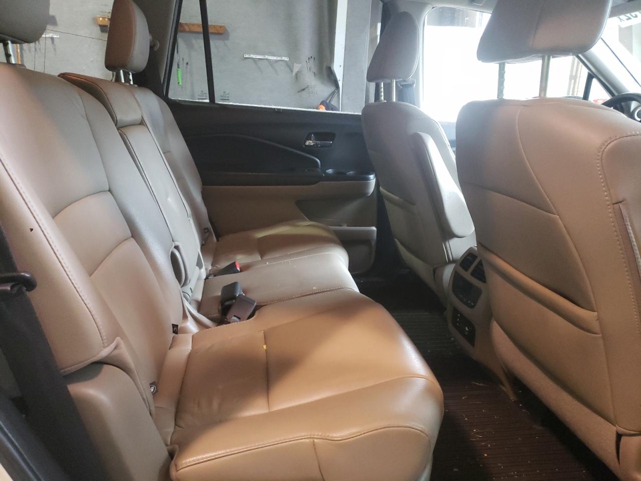 Photo 6 from auction – 2016 HONDA PILOT TOUR with VIN 5FNYF6H91GB068293