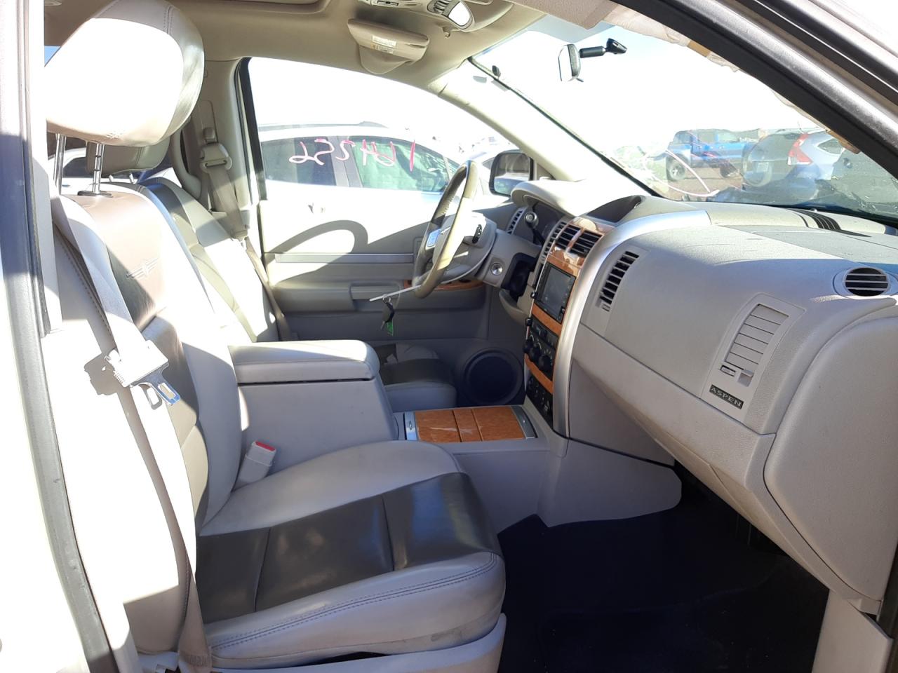 Photo 5 from auction – 2008 CHRYSLER ASPEN LIMI with VIN 1A8HW58N48F134882