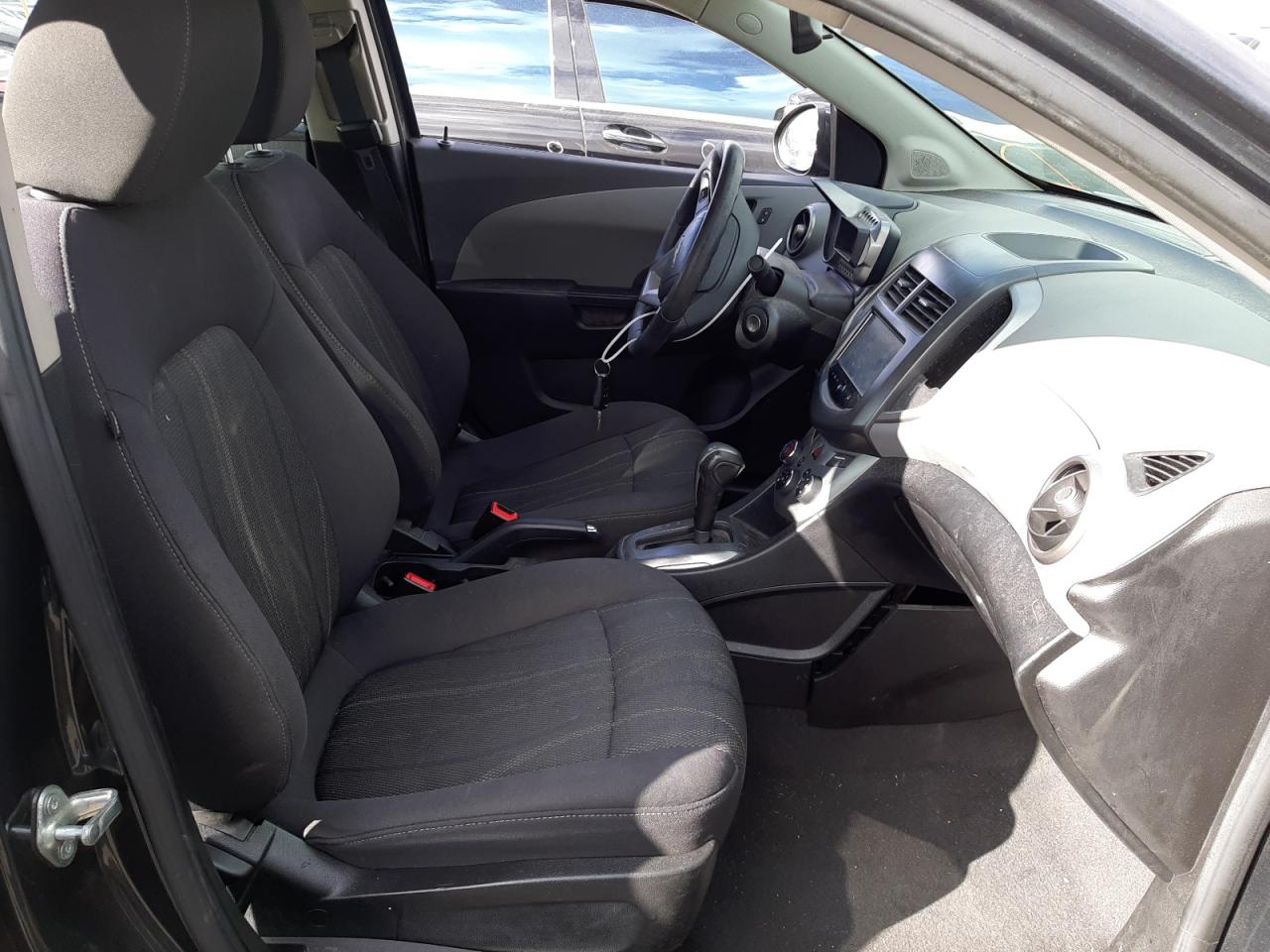 Photo 5 from auction – 2014 CHEVROLET SONIC LT with VIN 1G1JC5SB1E4240304