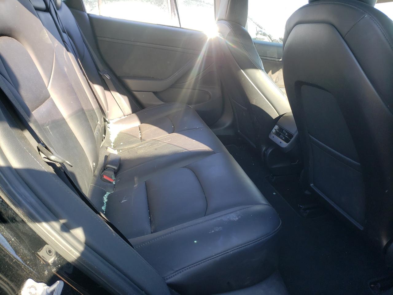 Photo 6 from auction – 2018 TESLA MODEL 3 with VIN 5YJ3E1EA6JF151997
