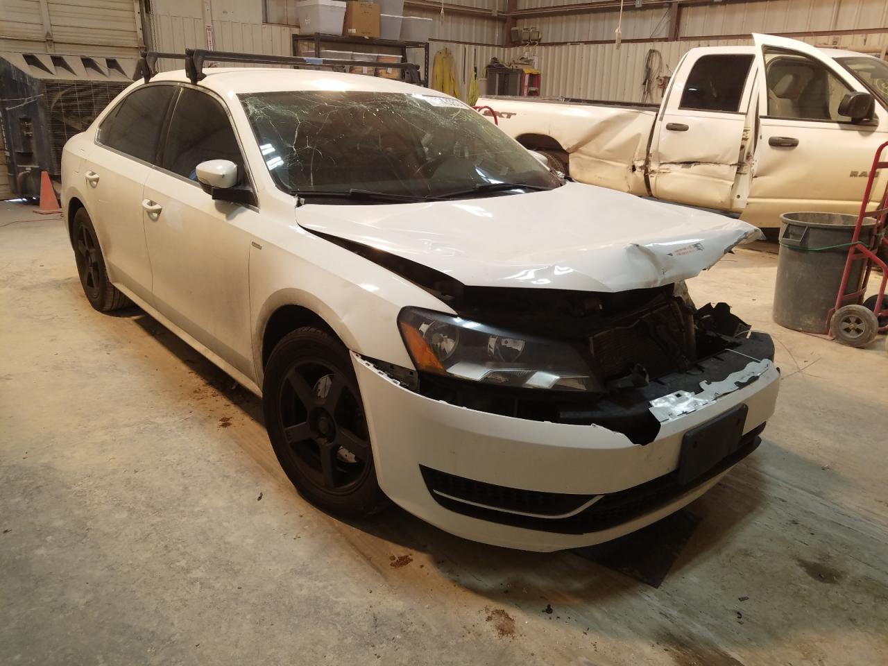 VOLKSWAGEN PASSAT S 2014 with VIN 1VWAT7A34EC055020 - Photo from auction
