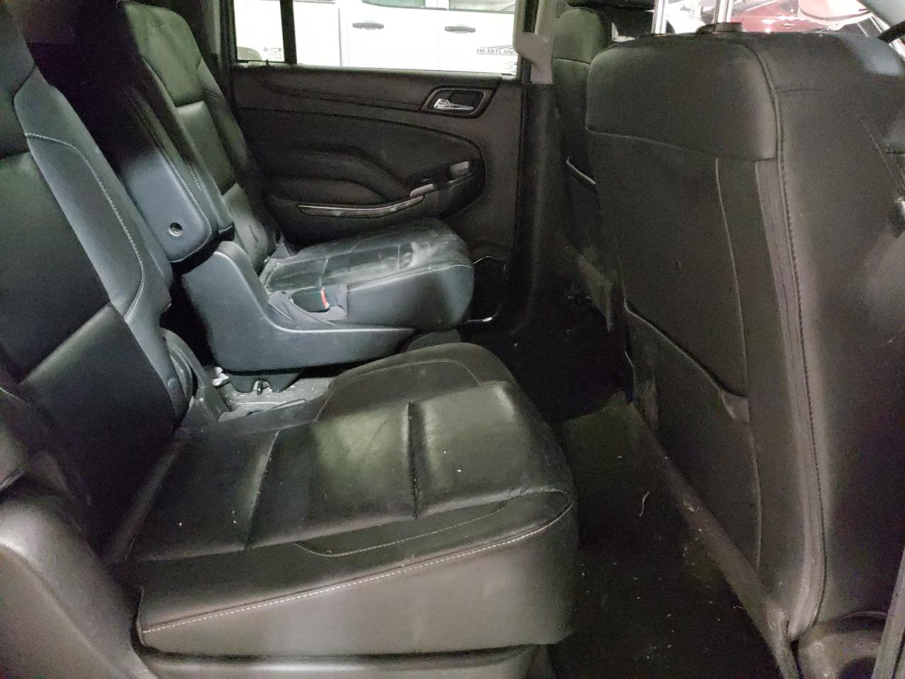 Photo 6 from auction – 2016 CHEVROLET SUBURBAN K with VIN 1GNSKHKC2GR140430