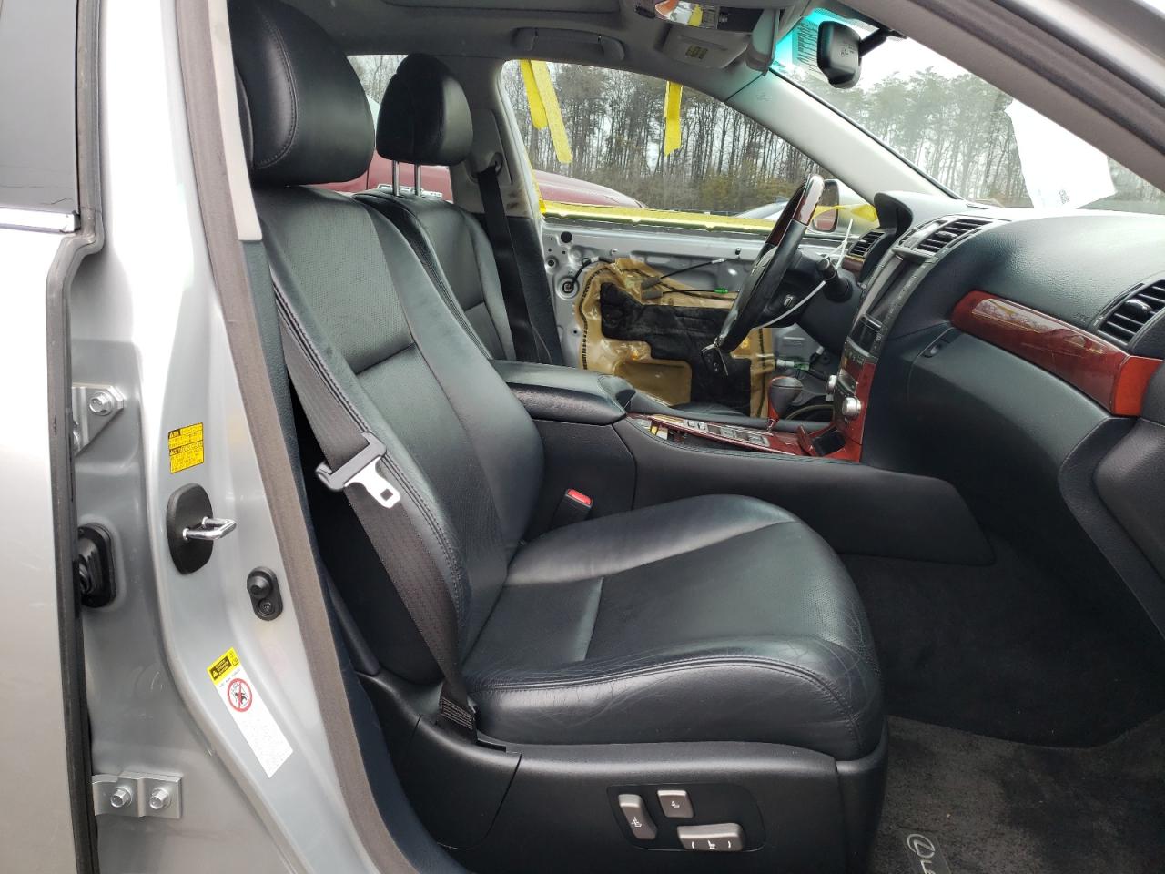Photo 5 from auction – 2010 LEXUS LS 460 with VIN JTHCL5EF0A5007841