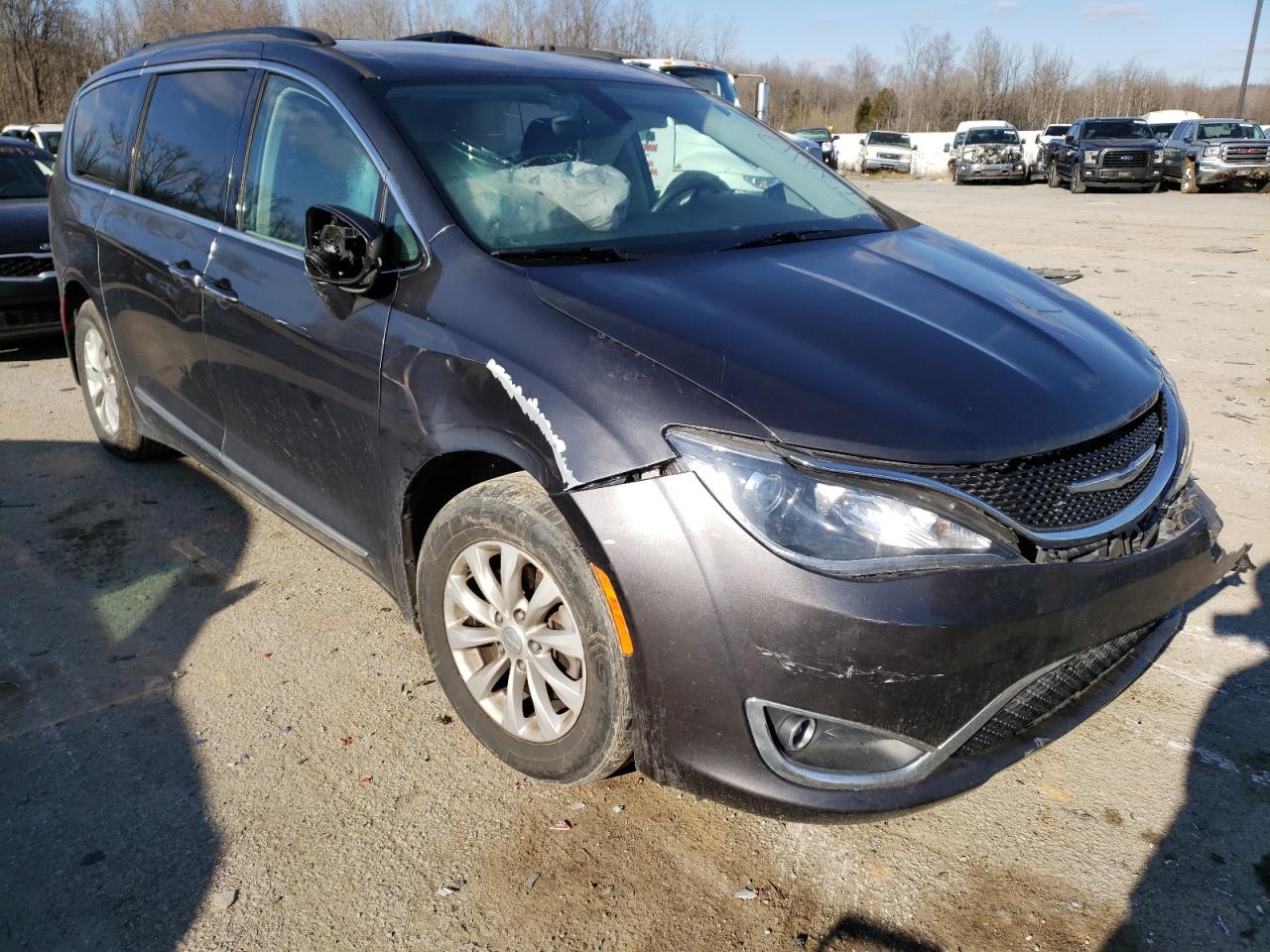 CHRYSLER PACIFICA T 2017 with VIN 2C4RC1BG4HR527264 - Photo from auction
