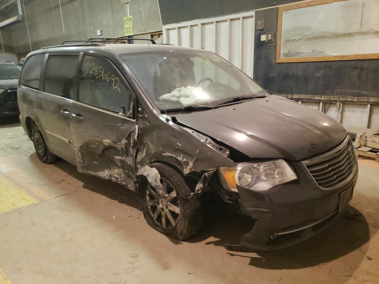 Photo 1 from auction – 2016 CHRYSLER TOWN & COU with VIN 2C4RC1BG9GR228500