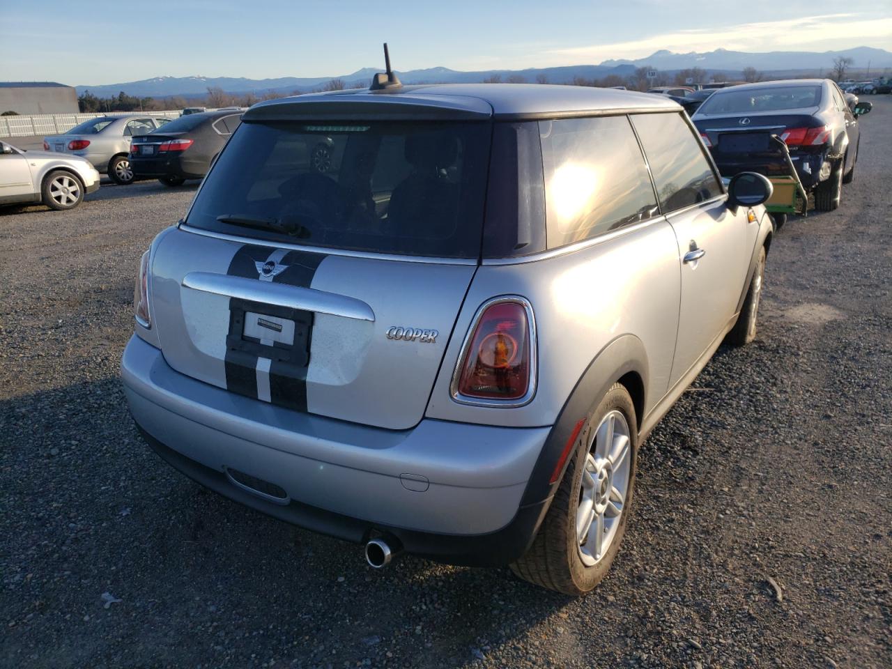 Photo 4 from auction – 2010 MINI COOPER with VIN WMWMF3C54ATU77245