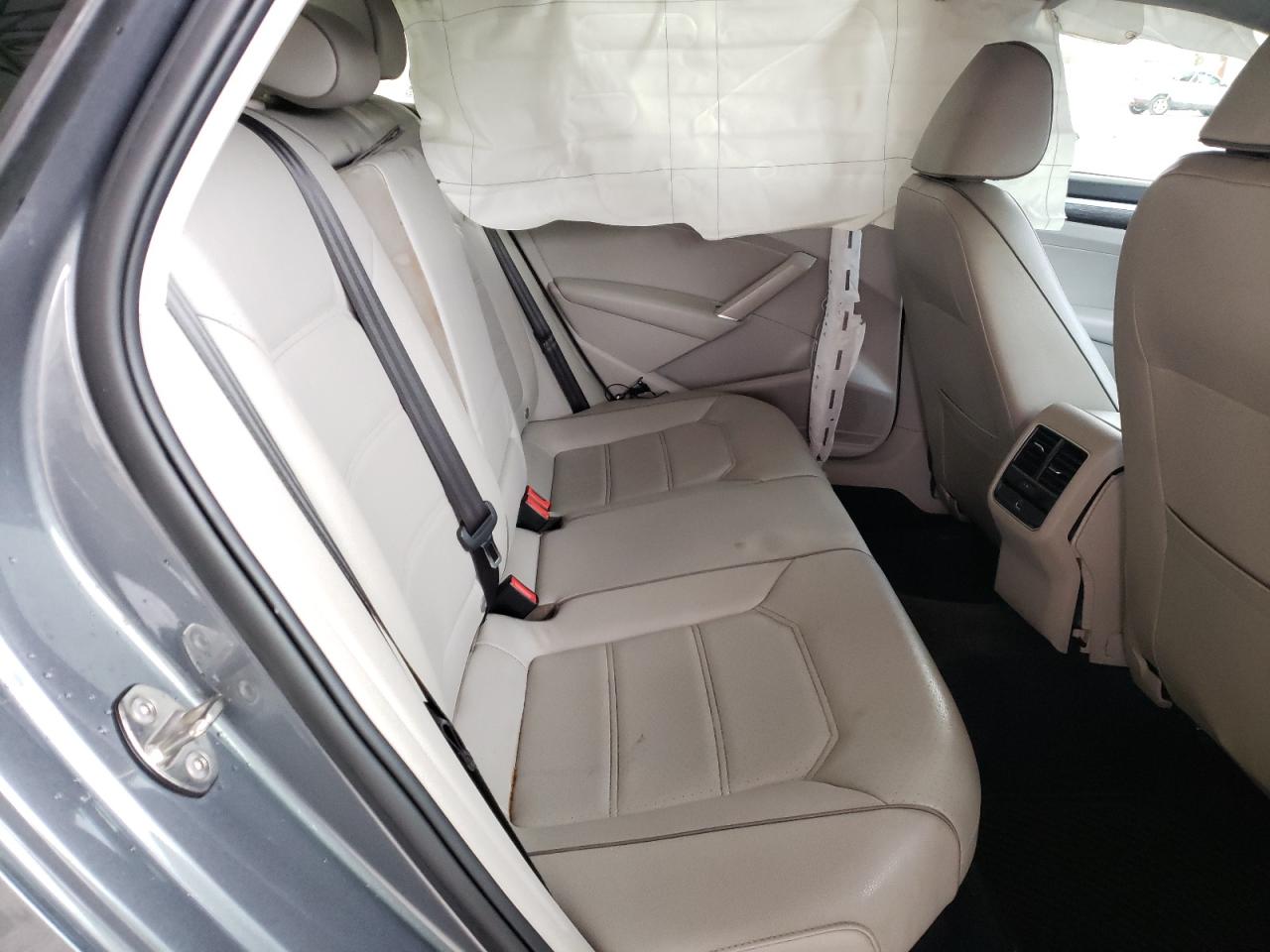 Photo 6 from auction – 2018 VOLKSWAGEN PASSAT SE with VIN 1VWBA7A35JC033290