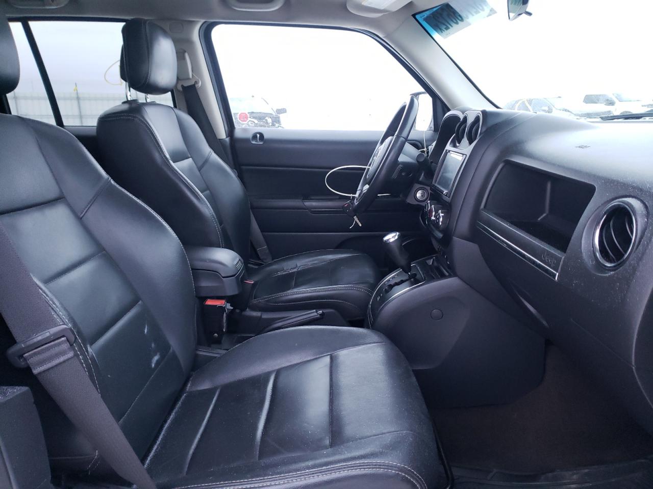 Photo 5 from auction – 2015 JEEP PATRIOT with VIN 1C4NJPAA5FD262651