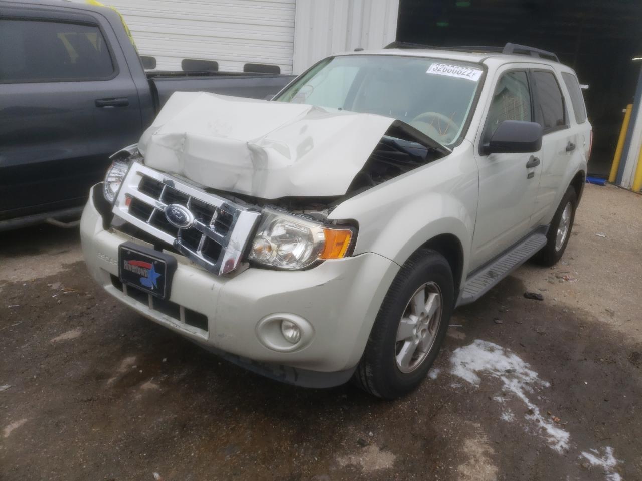 Photo 2 from auction – 2009 FORD ESCAPE XLT with VIN 1FMCU03709KA02421