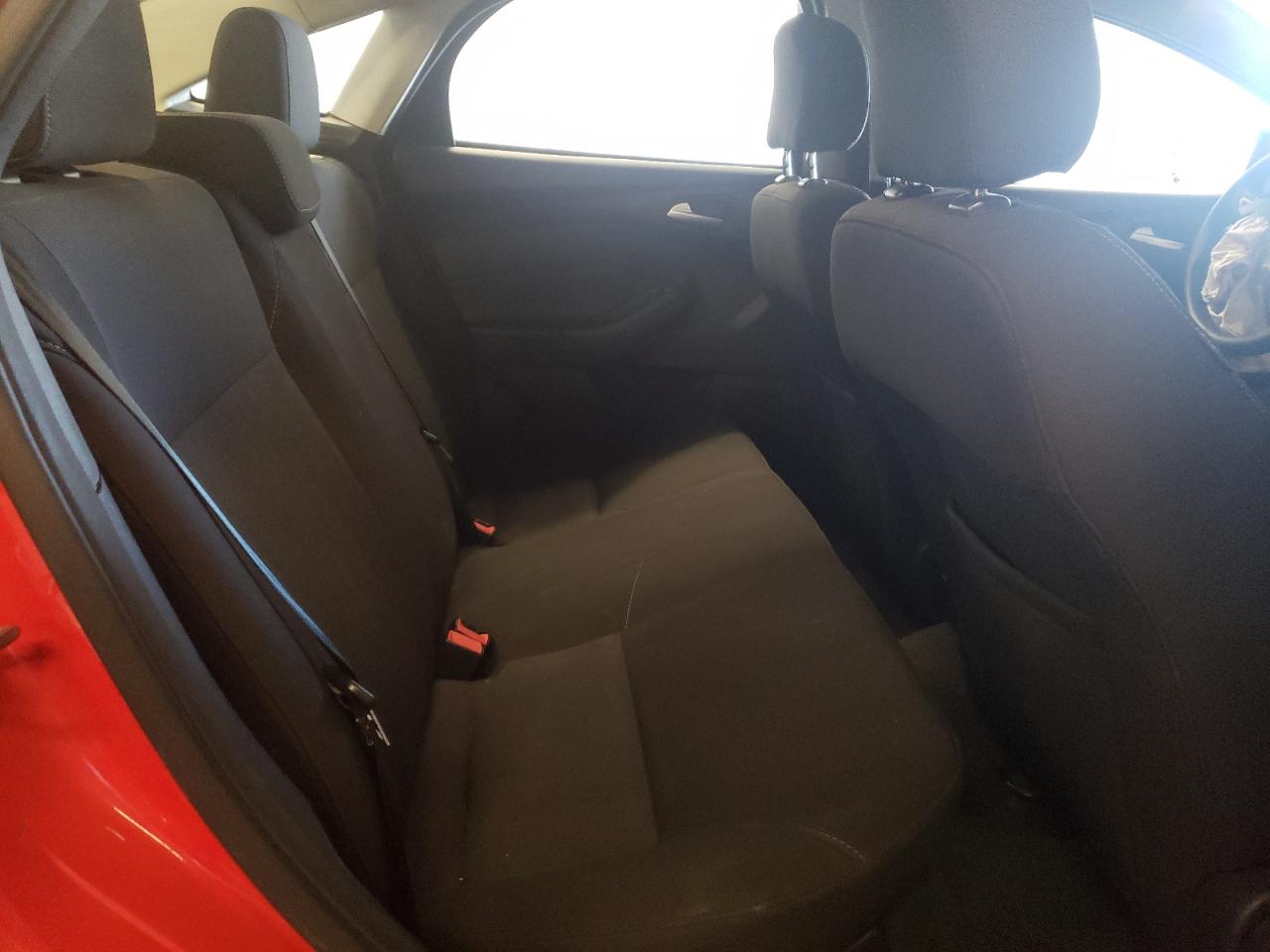 Photo 6 from auction – 2015 FORD FOCUS SE with VIN 1FADP3F28FL229319