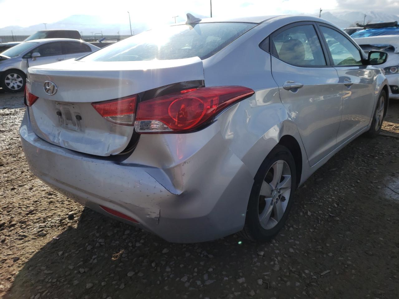 Photo 4 from auction – 2012 HYUNDAI ELANTRA GL with VIN 5NPDH4AE4CH138739