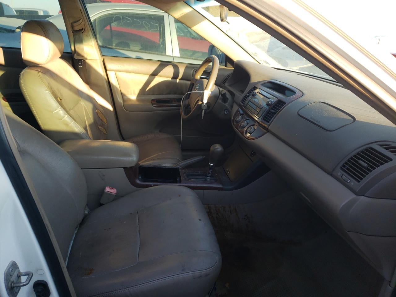 Photo 5 from auction – 2005 TOYOTA CAMRY with VIN 4T1BE32K25U021325