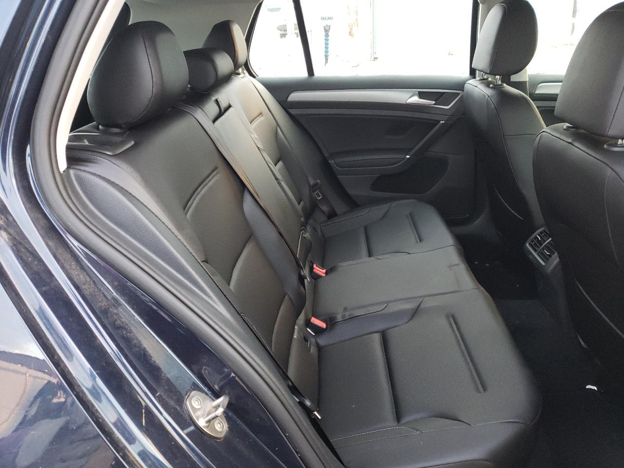 Photo 6 from auction – 2017 VOLKSWAGEN GOLF S with VIN 3VW217AU2HM073439