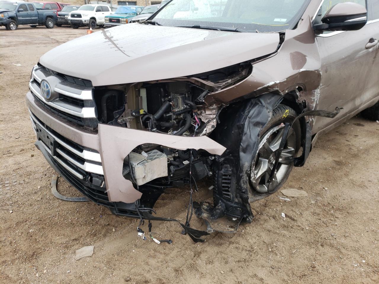 Photo 9 from auction – 2017 TOYOTA HIGHLANDER with VIN 5TDDGRFH3HS029595
