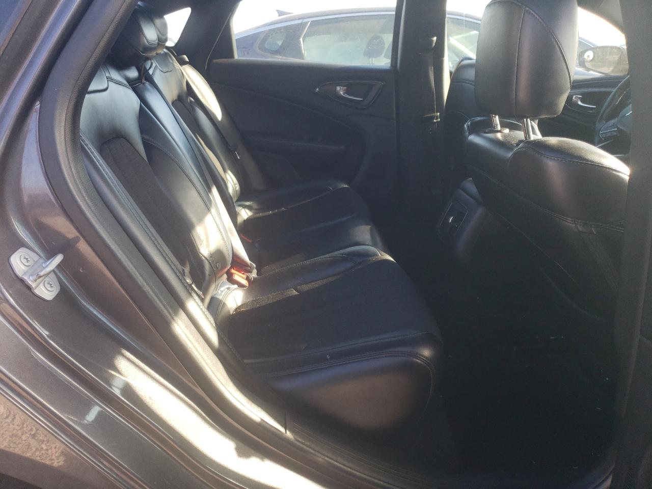 Photo 6 from auction – 2016 CHRYSLER 200 S with VIN 1C3CCCBB4GN115660