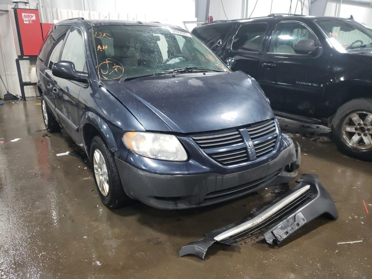 DODGE CARAVAN SE 2007 with VIN 1D4GP25R37B170013 - Photo from auction