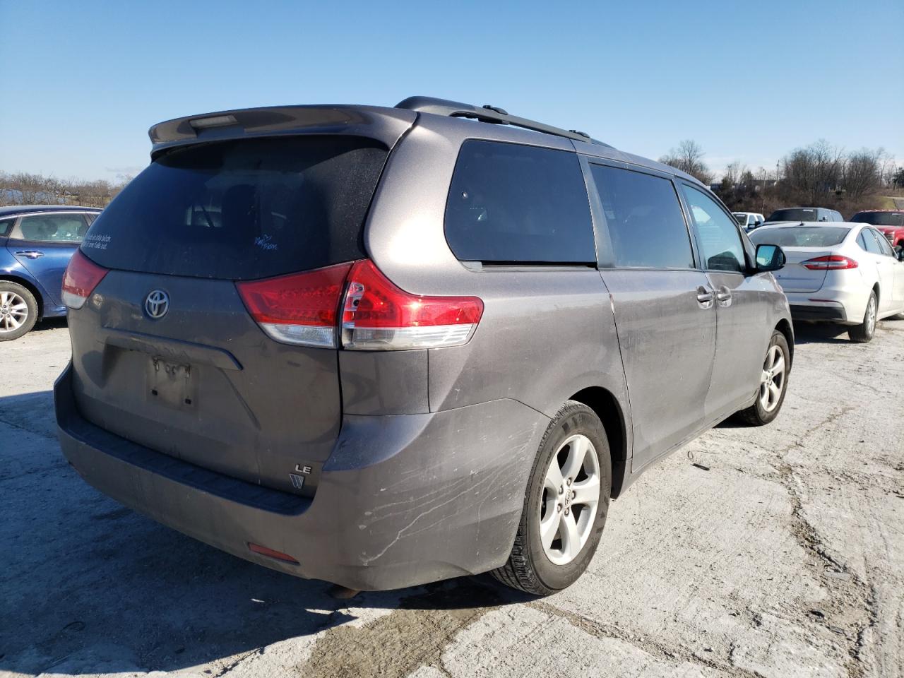 Photo 4 from auction – 2012 TOYOTA SIENNA LE with VIN 5TDKK3DC5CS185012