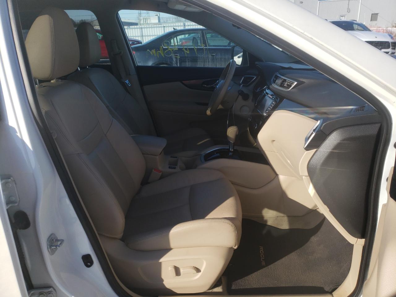 Photo 5 from auction – 2015 NISSAN ROGUE S with VIN 5N1AT2MV0FC828162