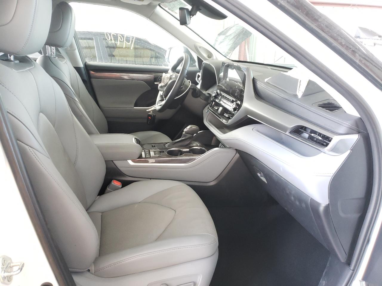 Photo 5 from auction – 2021 TOYOTA HIGHLANDER with VIN 5TDXBRCH9MS019762