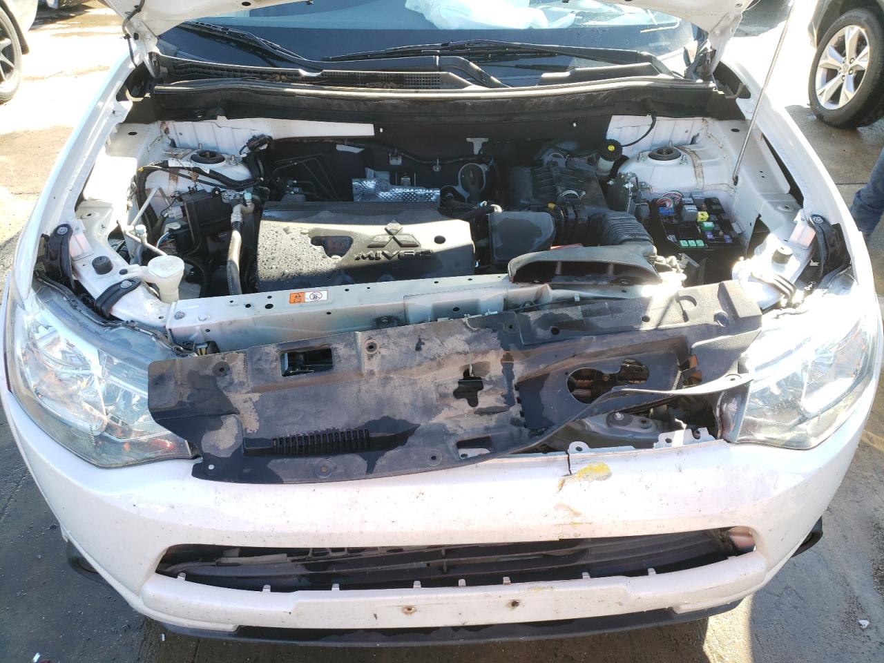 Photo 7 from auction – 2014 MITSUBISHI OUTLANDER with VIN JA4AD2A3XEZ016930