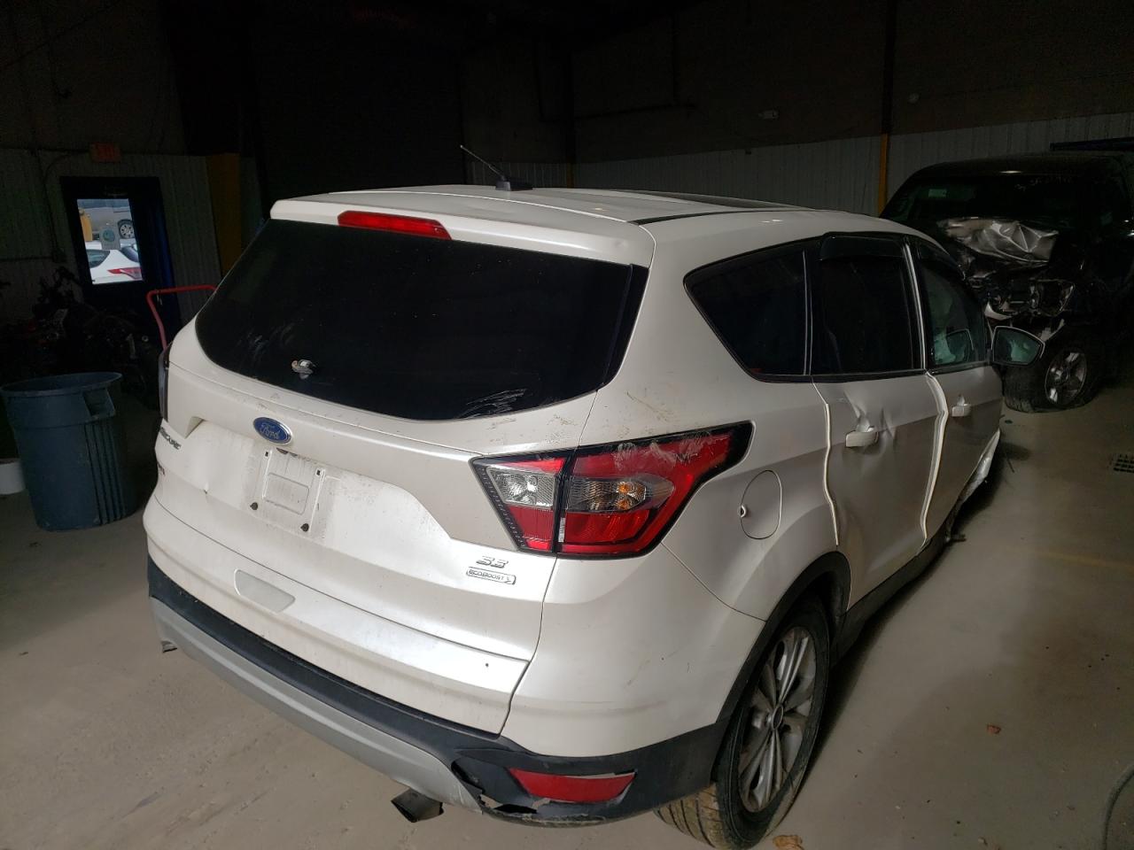 Photo 4 from auction – 2017 FORD ESCAPE SE with VIN 1FMCU0GD0HUD80953