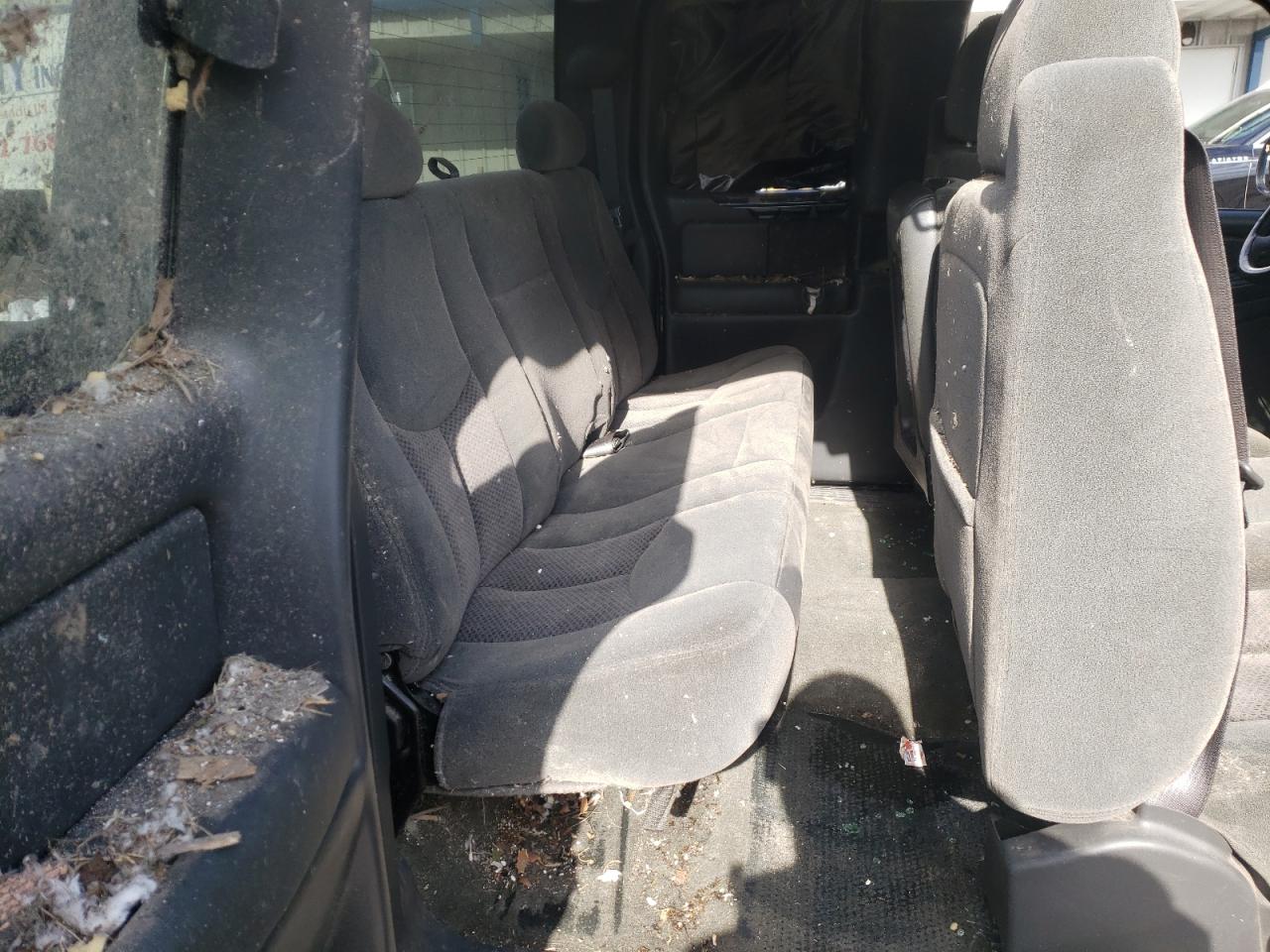 Photo 6 from auction – 2004 CHEVROLET SILVERADO with VIN 2GCEC19V941102697