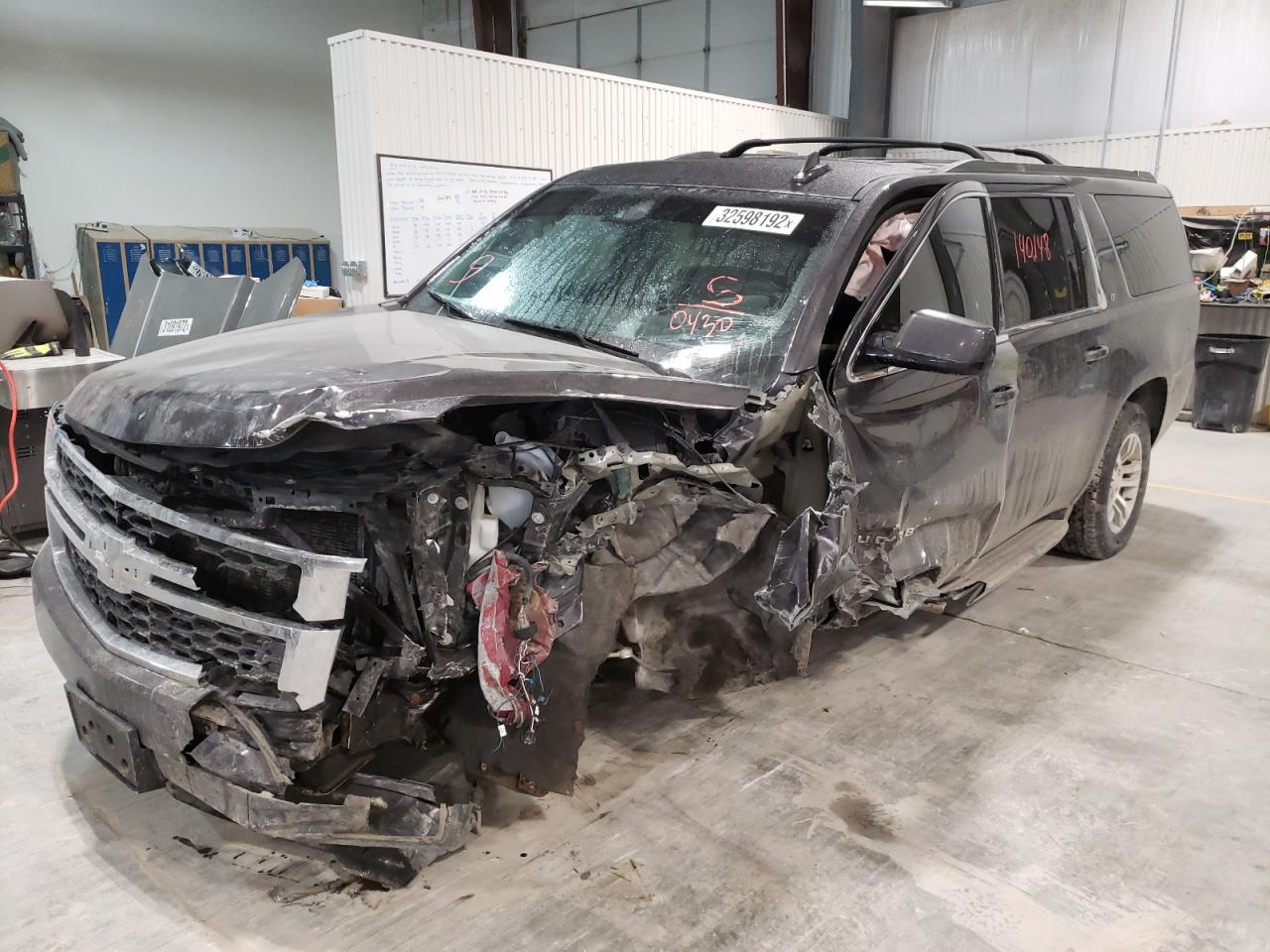 Photo 2 from auction – 2016 CHEVROLET SUBURBAN K with VIN 1GNSKHKC2GR140430
