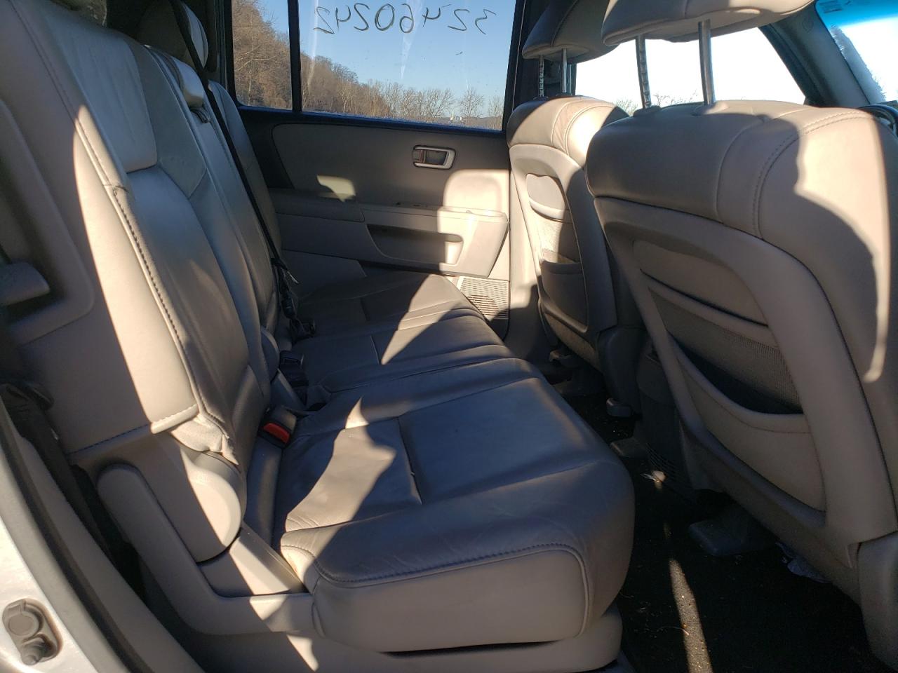 Photo 6 from auction – 2011 HONDA PILOT EXL with VIN 5FNYF4H54BB014142