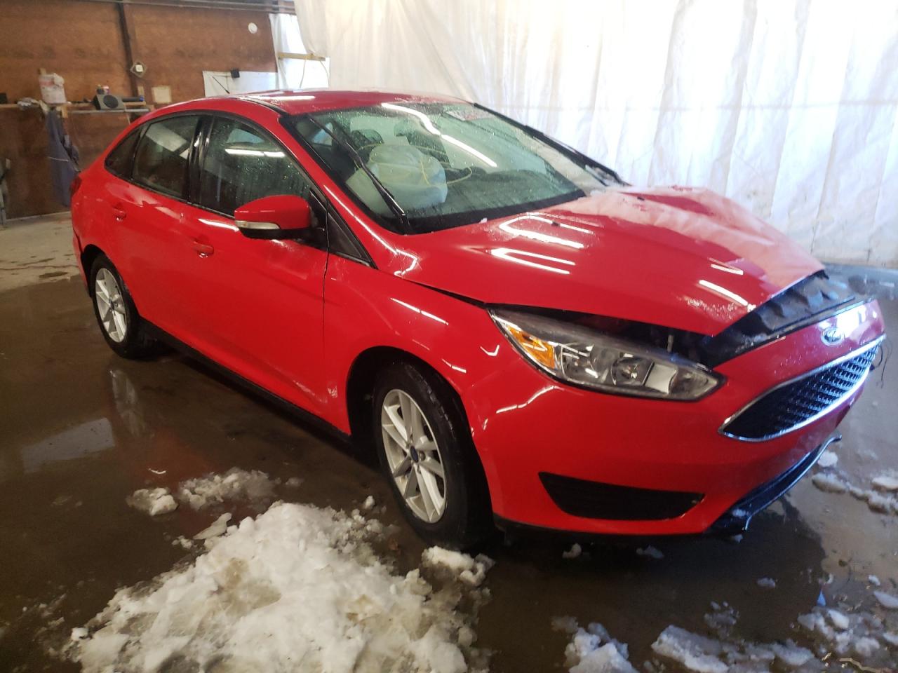 FORD FOCUS SE 2015 with VIN 1FADP3F28FL229319 - Photo from auction
