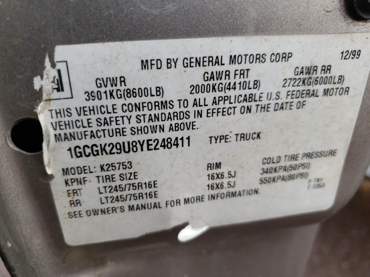 Photo 10 from auction – 2000 CHEVROLET SILVERADO with VIN 1GCGK29U8YE248411
