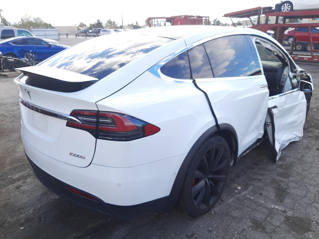Photo 4 from auction – 2018 TESLA MODEL X with VIN 5YJXCBE48JF123562