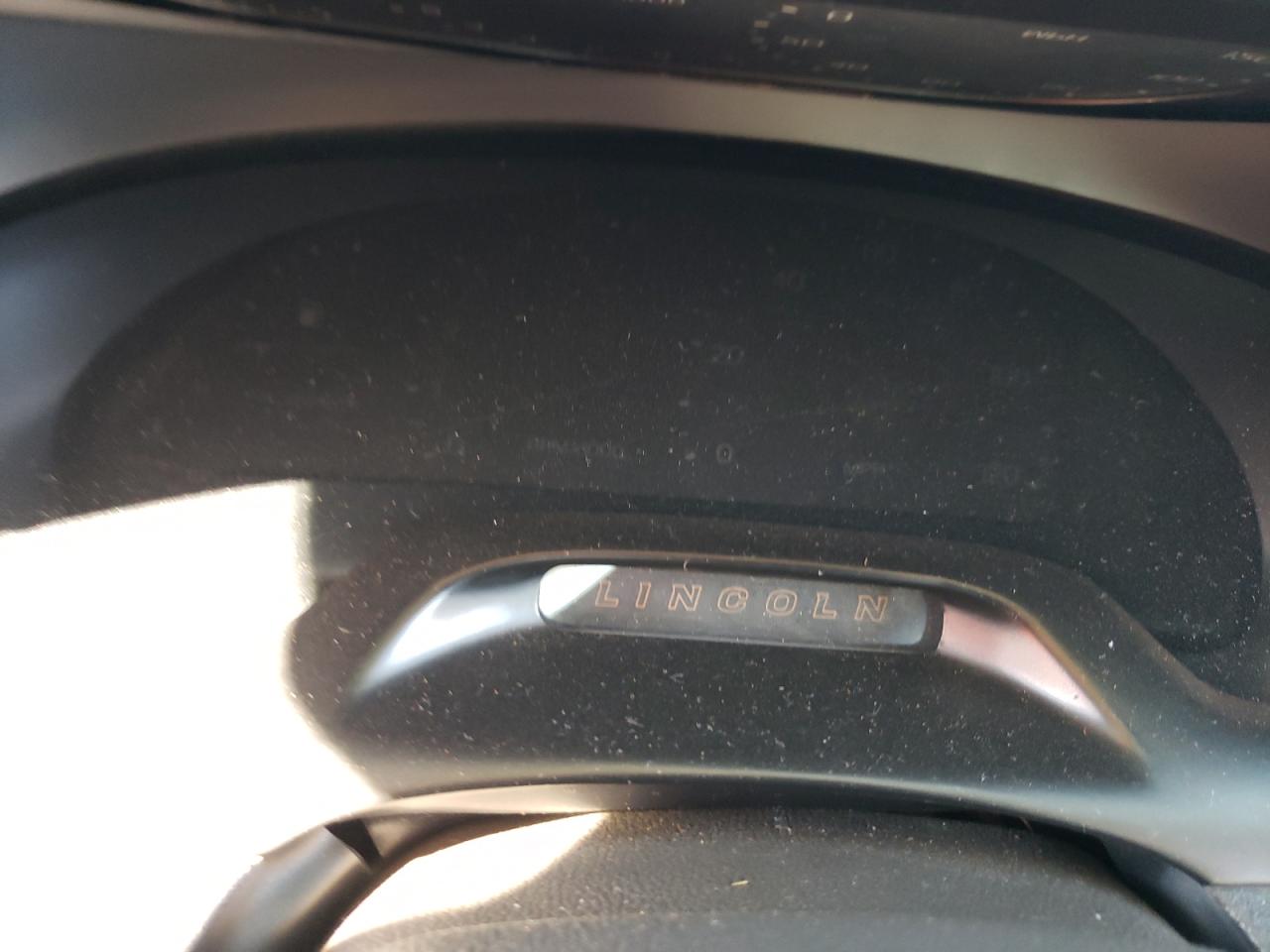 Photo 8 from auction – 1995 LINCOLN CONTINENTA with VIN 1LNLM97V2SY682080