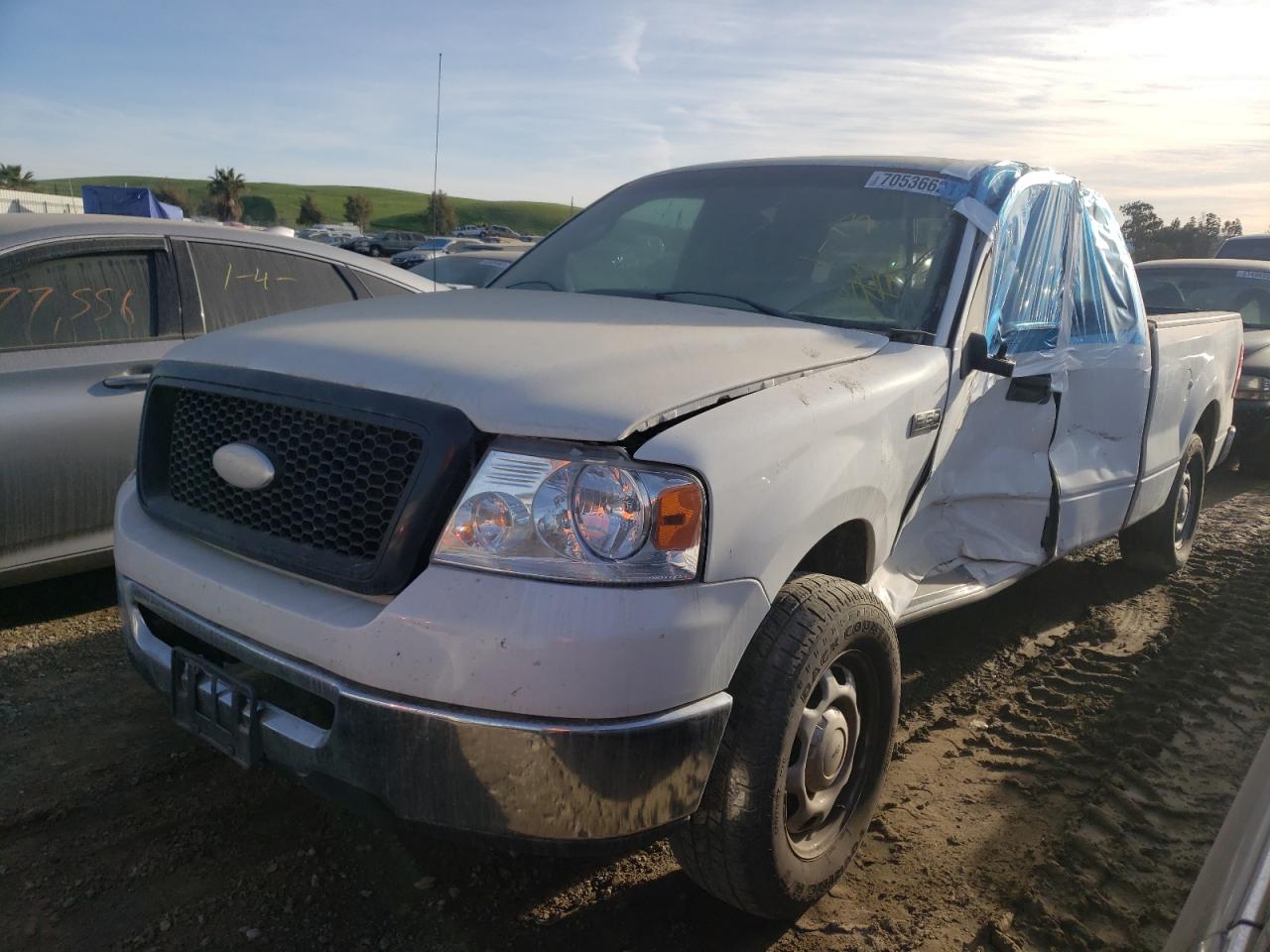 Photo 2 from auction – 2006 FORD F150 with VIN 1FTRX12W66KD93333