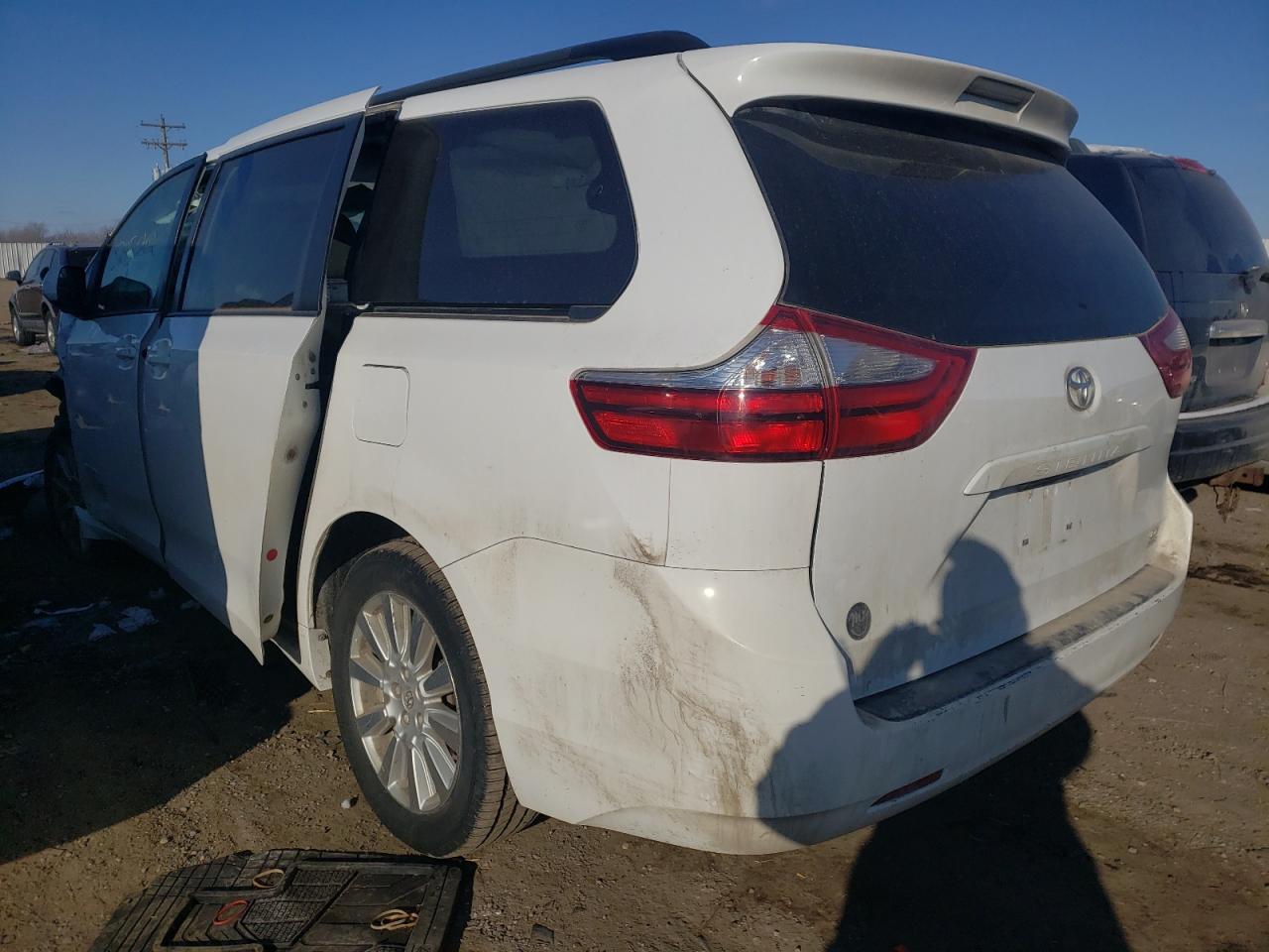 Photo 3 from auction – 2017 TOYOTA SIENNA LE with VIN 5TDJZ3DC3HS159734