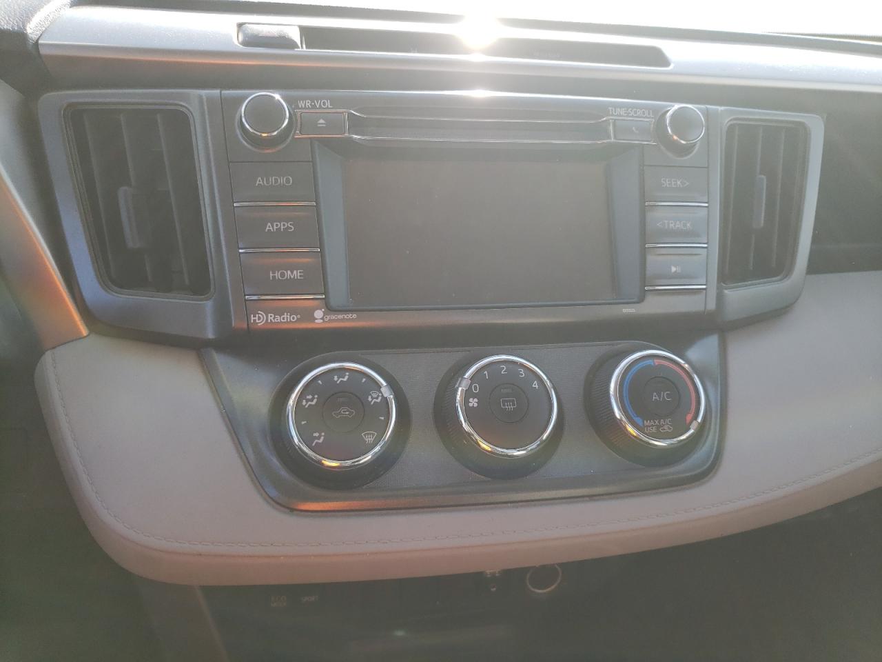 Photo 9 from auction – 2014 TOYOTA RAV4 LE with VIN JTMBFREV5EJ003185